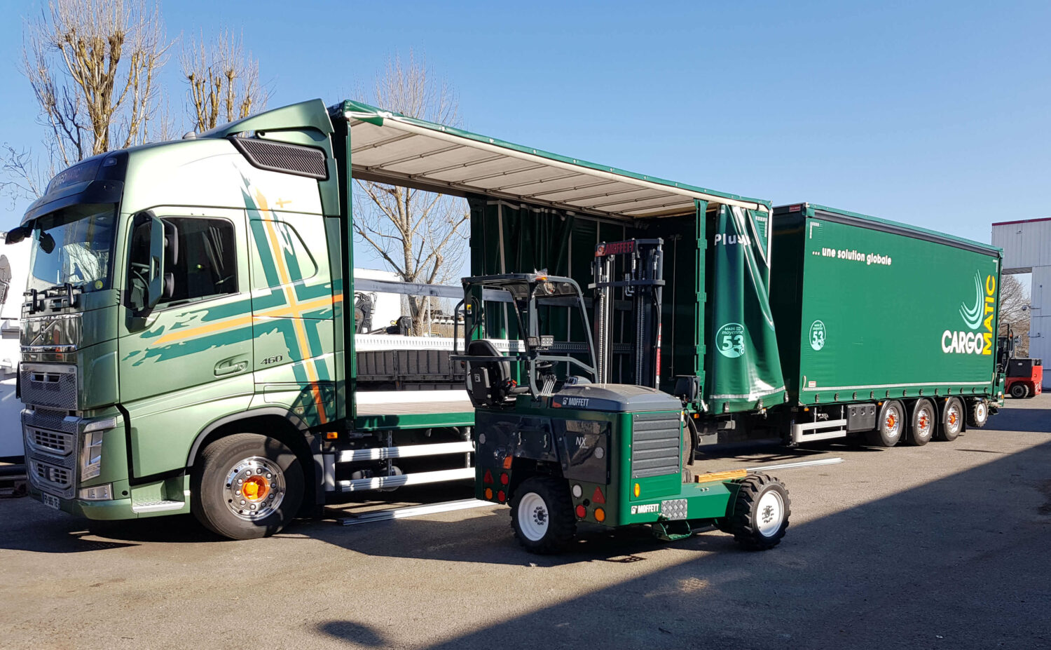 Chargement plateforme cross docking de Laval