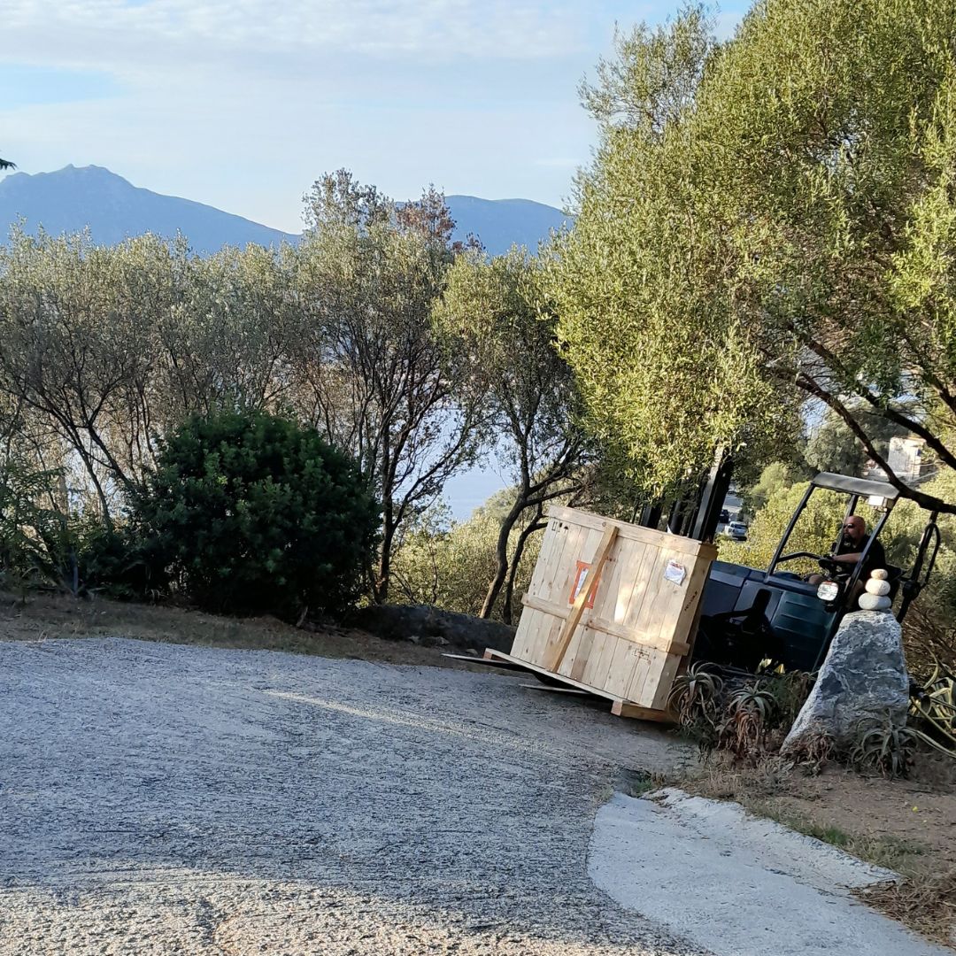 Livraison directe domicile d'un abri piscine en Corse