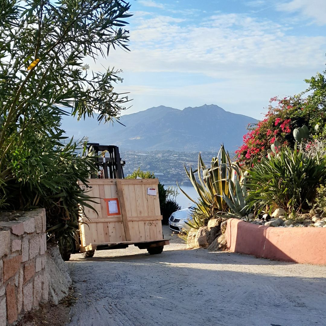 Livraison directe domicile d'un abri piscine en Corse