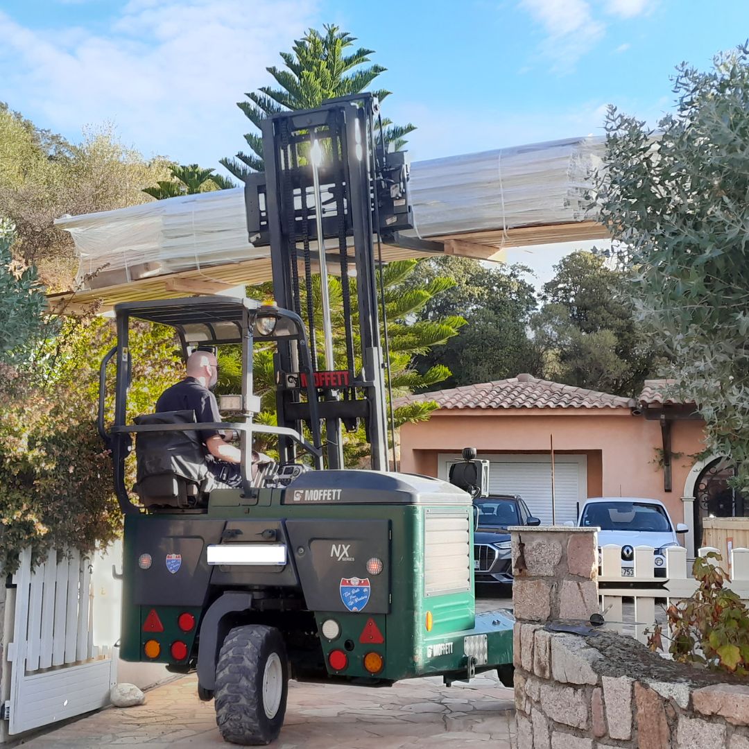 Livraison directe domicile d'un abri piscine en Corse