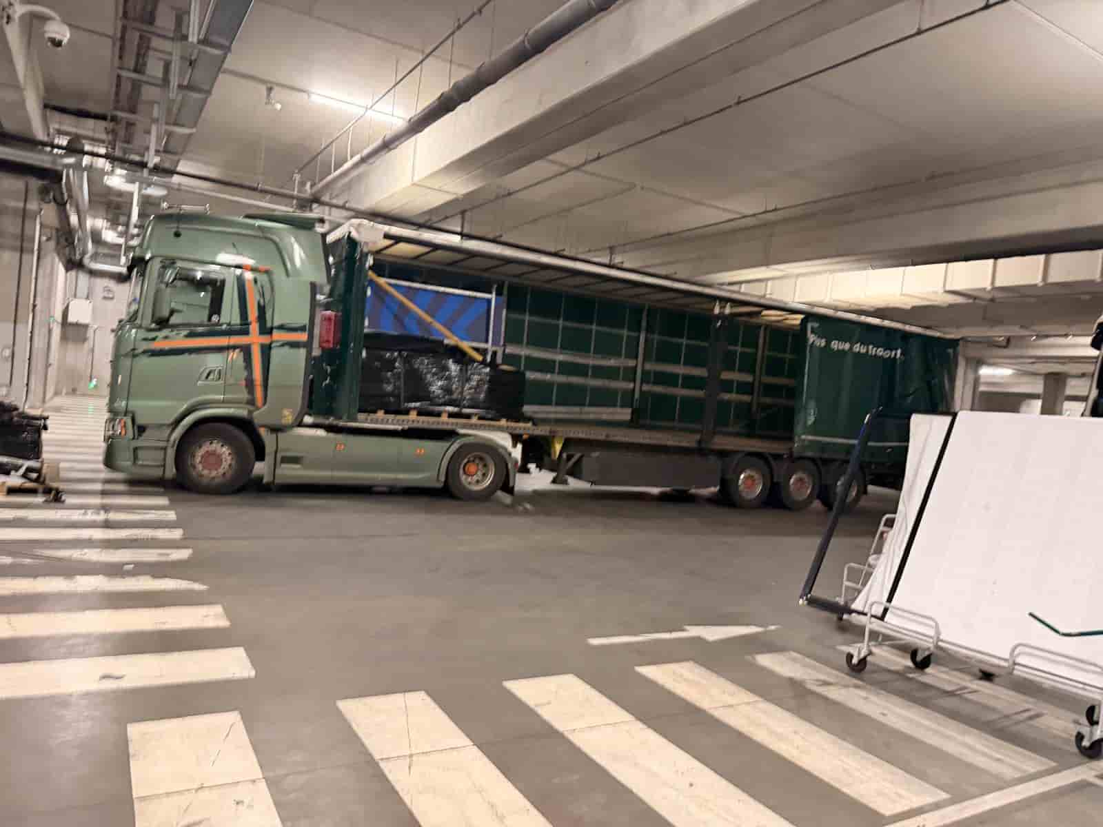 Camion Cargomatic livraison matériels événementiels au stade de Villeneuve-d’Ascq tournoi rugby des 6 nations